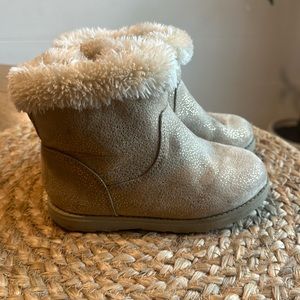 Ugg inspired Cat and jack boot like new